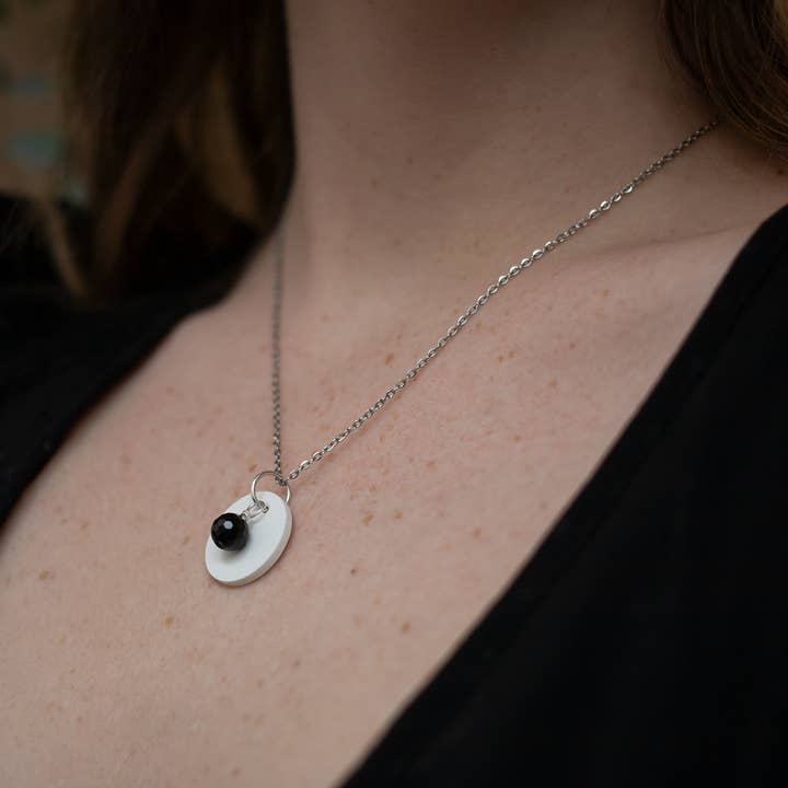 Collier à parfumer Précieuse Onyx pour la vente par O by !Osmotik