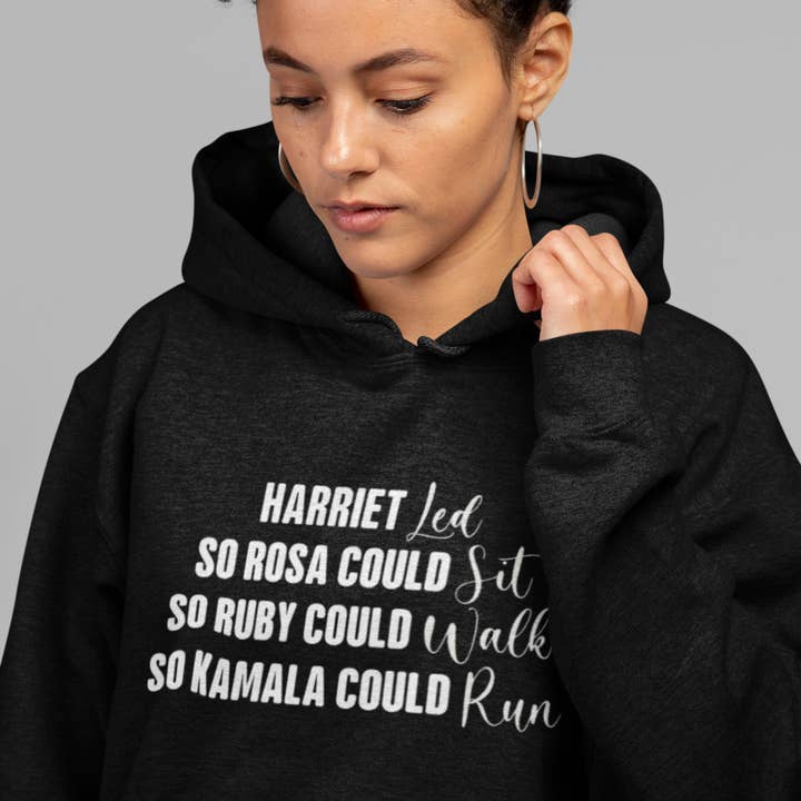 Sweat à capuche Harriet, Rosa, Ruby & Kamala pour la vente par Dukes Designs & Creations