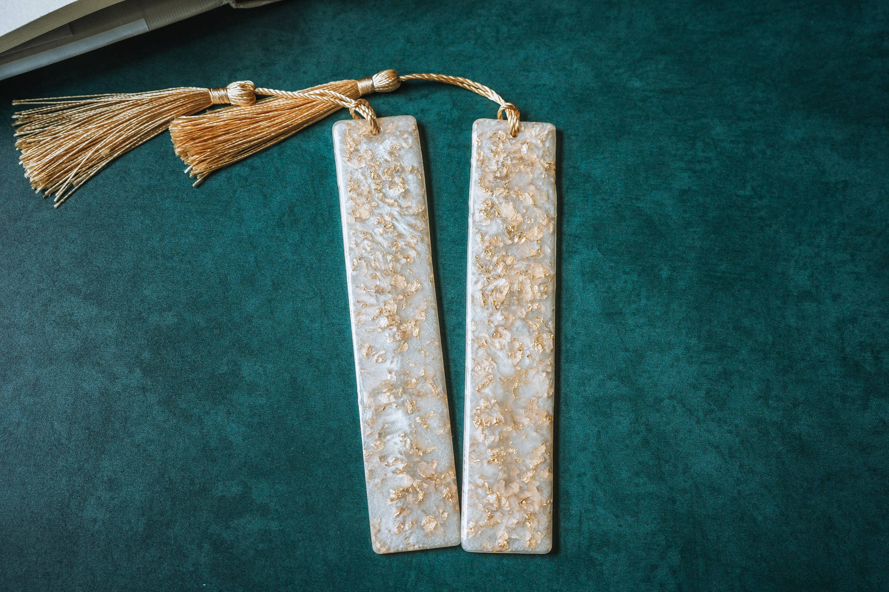 Dège Creative - Wholesale Bookmark - White & Gold Marble Bookmark1