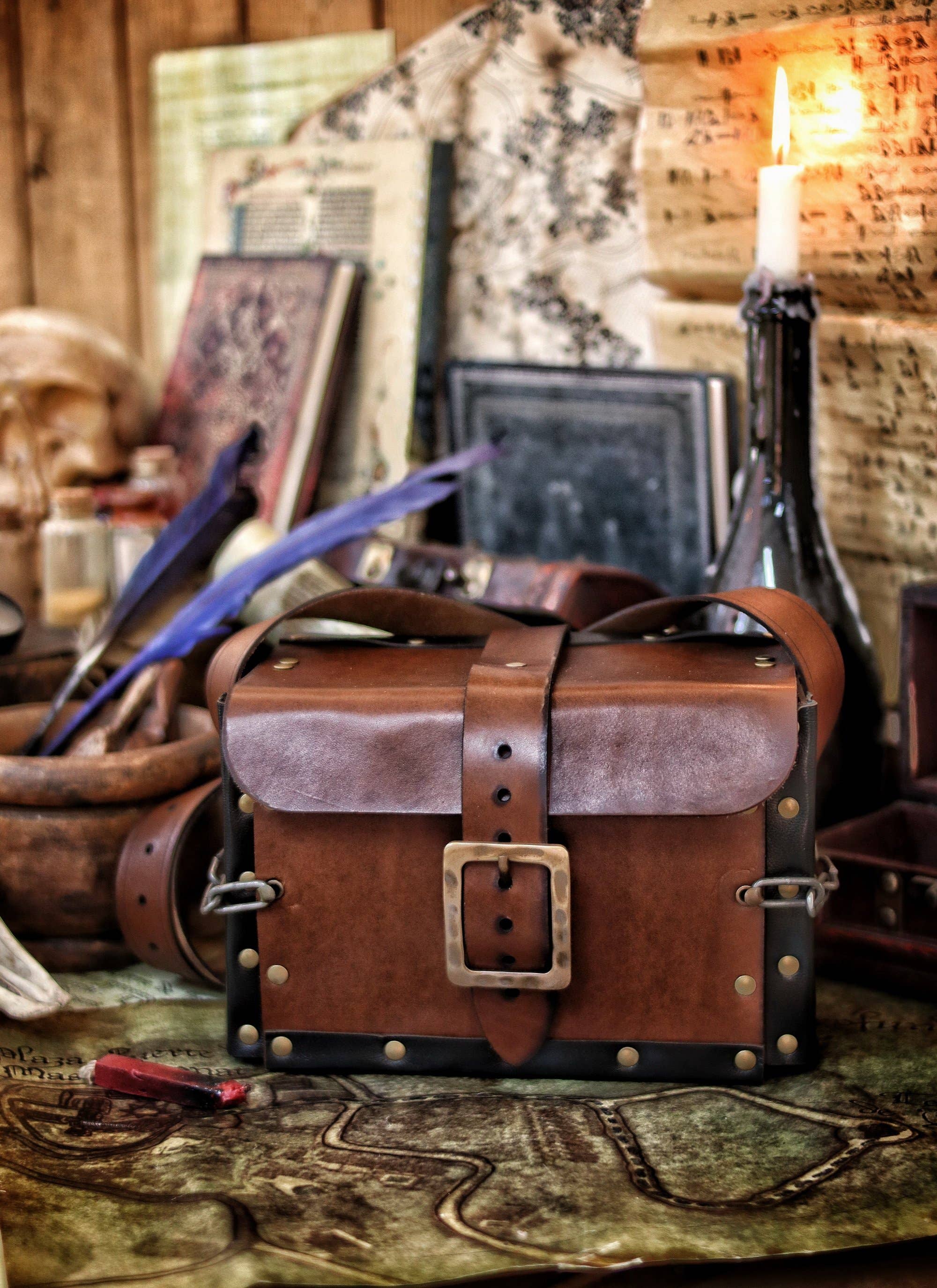 Outcast Props - Vente Décorations de table - Sac d'alchimiste en cuir avec set de potions5