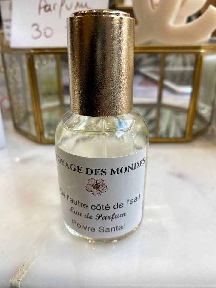 Eau de Parfum On the other side of water Sandalwood pepper
50 ml for wholesale by Voyage des mondes