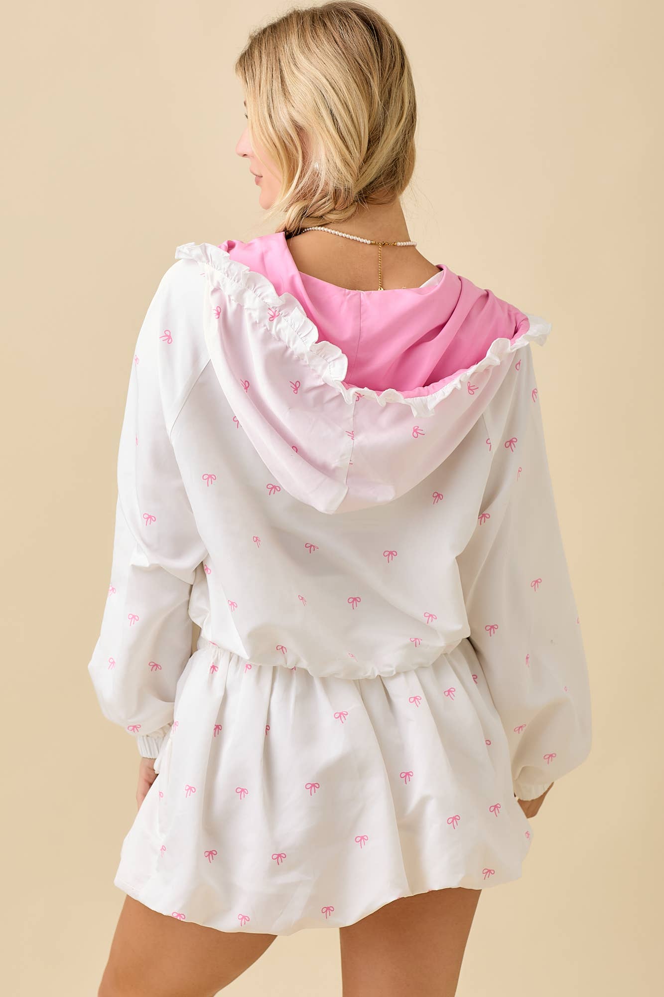 BLANC Veste coupe-vent avec mini-jupe-culotte en vente sur Faire1