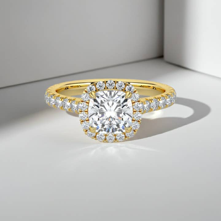 Tidløs pudeformet enkelt halo pavé bånd 14K massivt guld forlovelsesring for engroshandel hos Triple C Diamonds