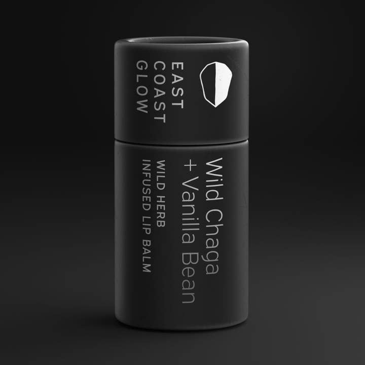Baume à lèvres infusé aux herbes sauvages au chaga sauvage et à la vanille pour la vente par East Coast Glow