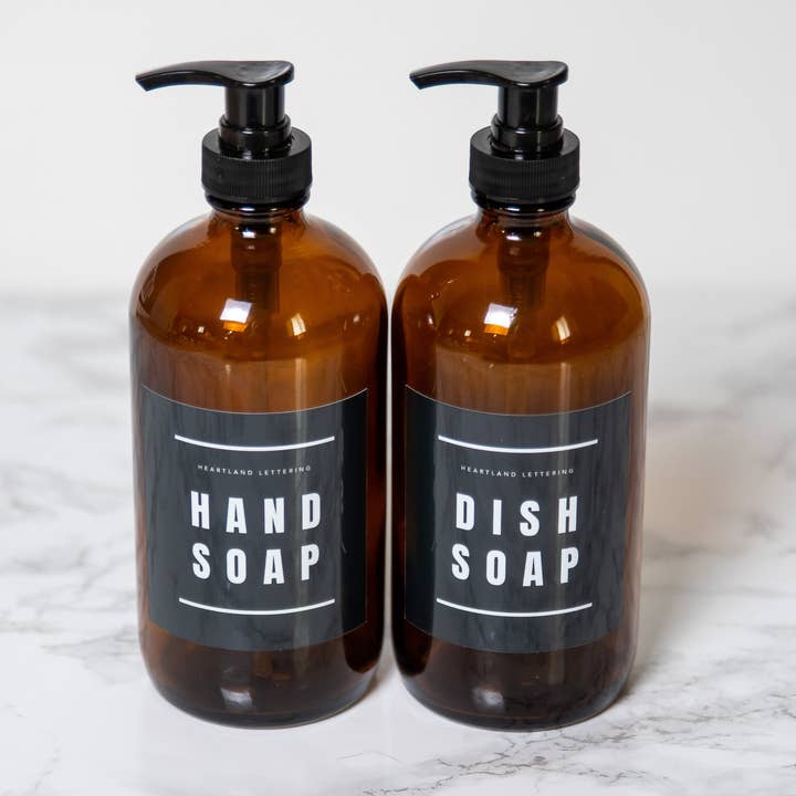 Joie Designs Co. | Refillable Bottles – wholesale Tvåldispenser – Tvåldispensrar av glas - djärva etiketter, hand- och diskflaskor
