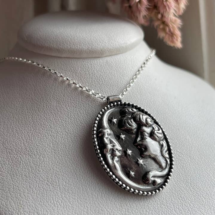 Lady & Månen halskæde for engroshandel hos The Dwelling Gem