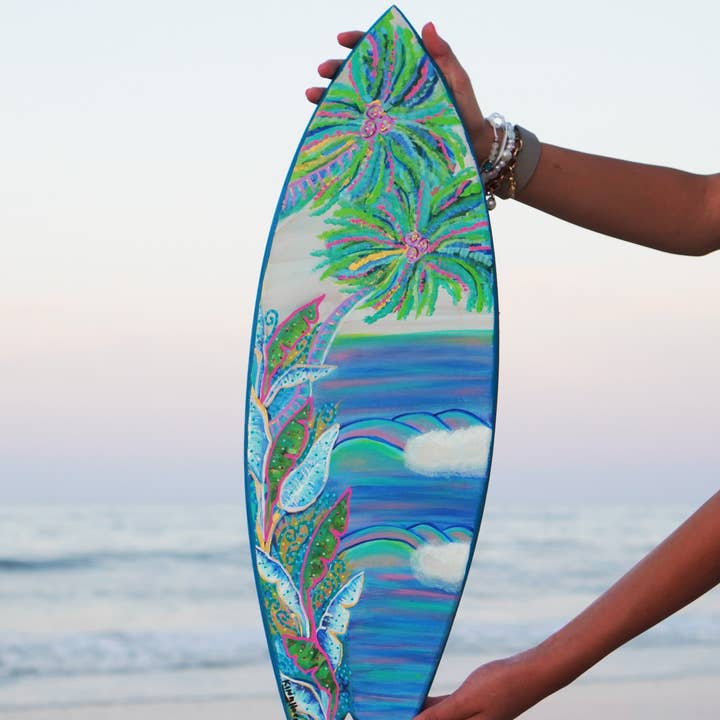 Planche de surf miniature en bois façonnée et peinte à la main pour la vente par Of Light & Sea