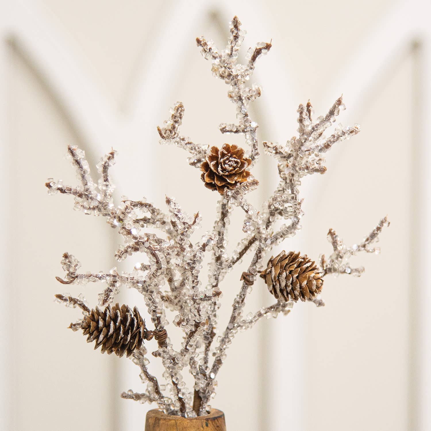 Saybrook Lane - Venta al por mayor Decoración navideña - Pico Frozen Twigs & Pine, 14 pulgadas2