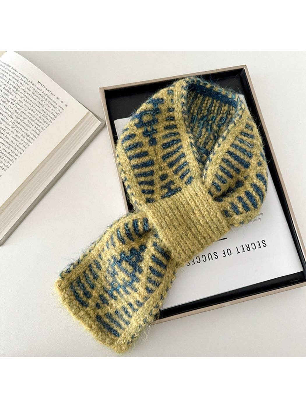 Funkyrel® Atzbranding Limited - Wholesale Scarf - Women's - Scarvii - Two-Tone Knitted Scarf with Slip-Through Design17