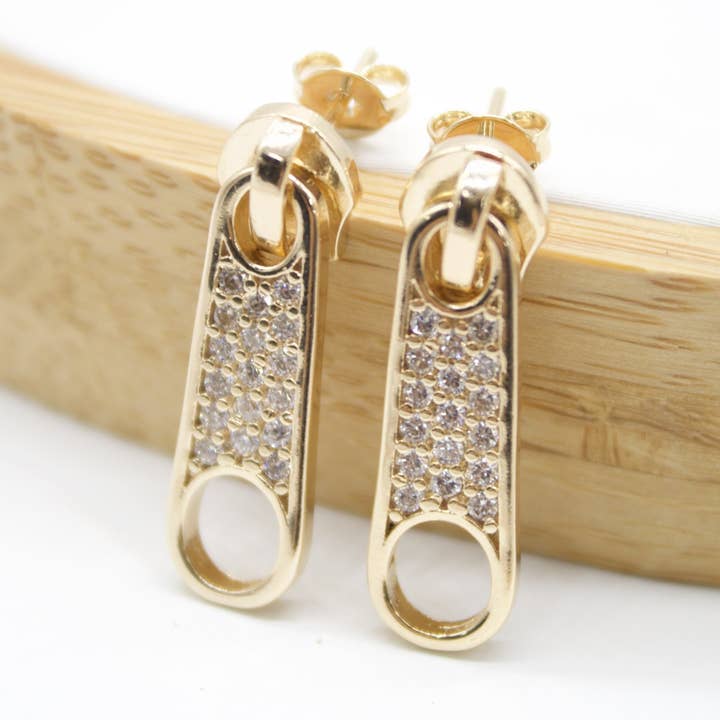 MIA Jewelry – wholesale Hängande örhängen – 18K guld fylld dragkedja Pull Tab Stud örhängen med CZ Cubic Zirconia stenar