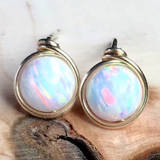 Snowfall Oorknopjes - Opaal voor wholesale door Blue Soul Designs