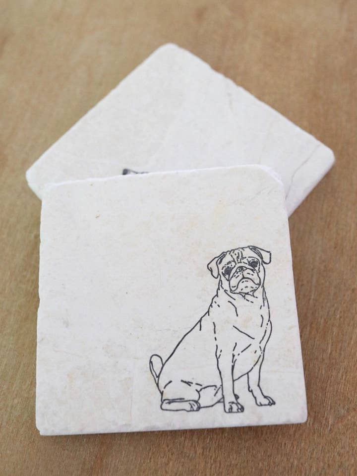 Sottobicchiere in Marmo con Carlino - Design con Carlino Seduto per la vendita all'ingrosso da parte di Lace, Grace & Peonies Marble Coasters