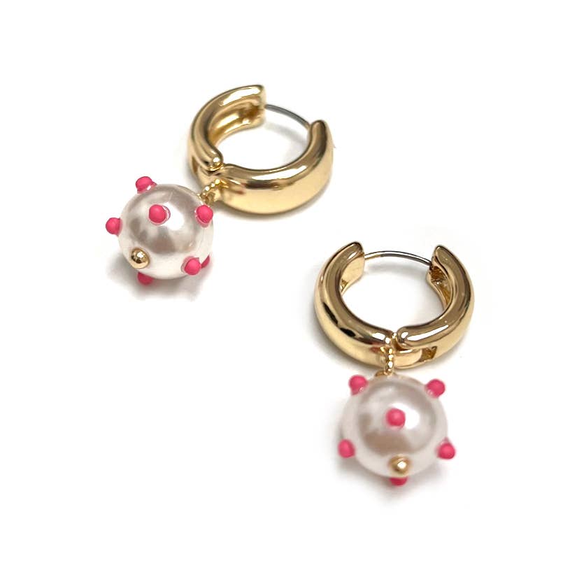 StarryNYC - Vendita all'ingrosso Orecchini pendenti - Pendente a sfera di perle con orecchini Huggie2