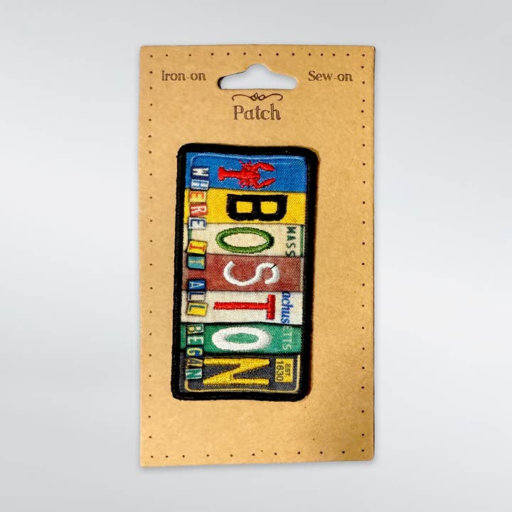 Écusson Souvenir Plaque d'Immatriculation Vintage de Boston pour la vente par Commonwealth Souvenirs