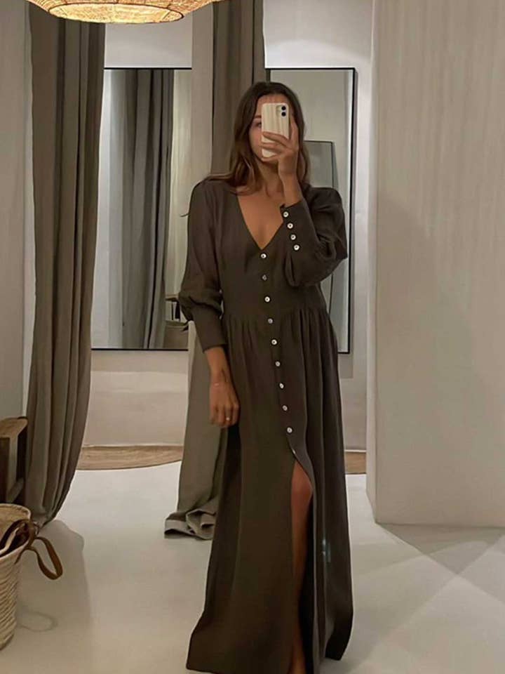 Il maxi abito Gertrude in lino color moka per la vendita all'ingrosso da parte di arkitaip