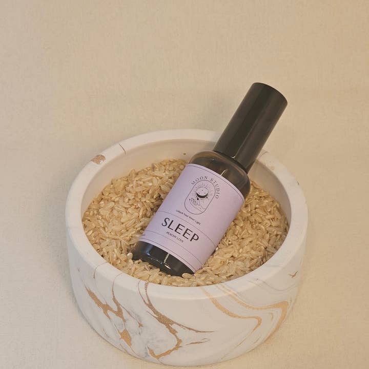 Moon Rituals - Vendita all'ingrosso Spray per tessuti e ambienti - Spray per dormire infuso con ametista, profumo Peachy Love, versato a mano a Sydney, Australia3
