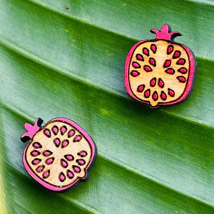 granaatappel houten studs voor wholesale door Urban Coyote