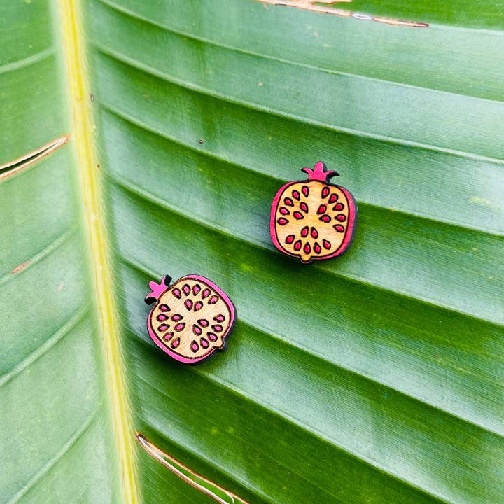 granaatappel houten studs voor wholesale door Urban Coyote