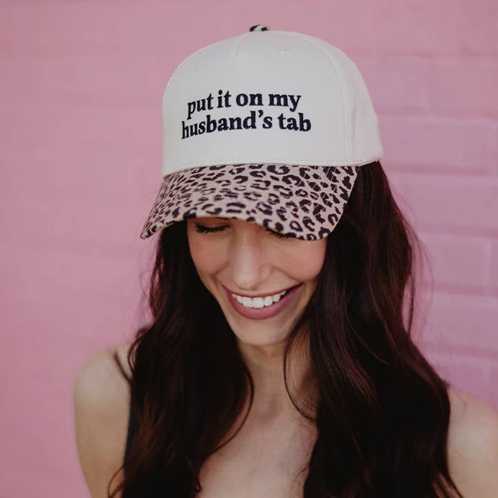 Mettez-le sur le compte de mon mari Chapeau vintage bicolore pour la vente par Katydid