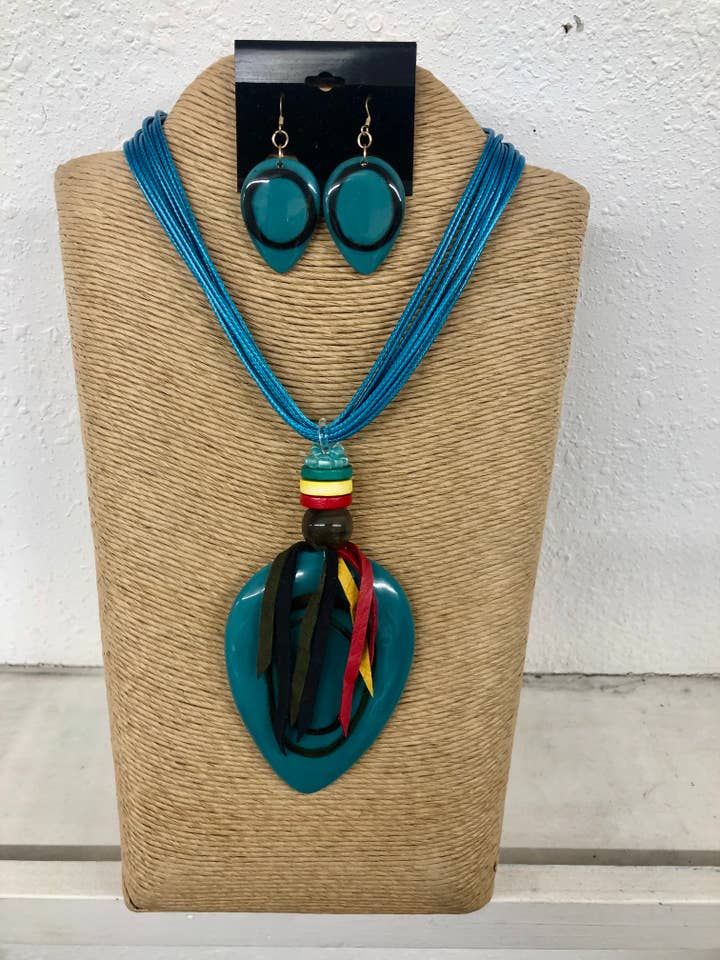 9 STRENGEN TURKOOIS WAXKOORD MET TURKOOIS DRUPPELVORMIGE HARS P voor wholesale door International Duru's