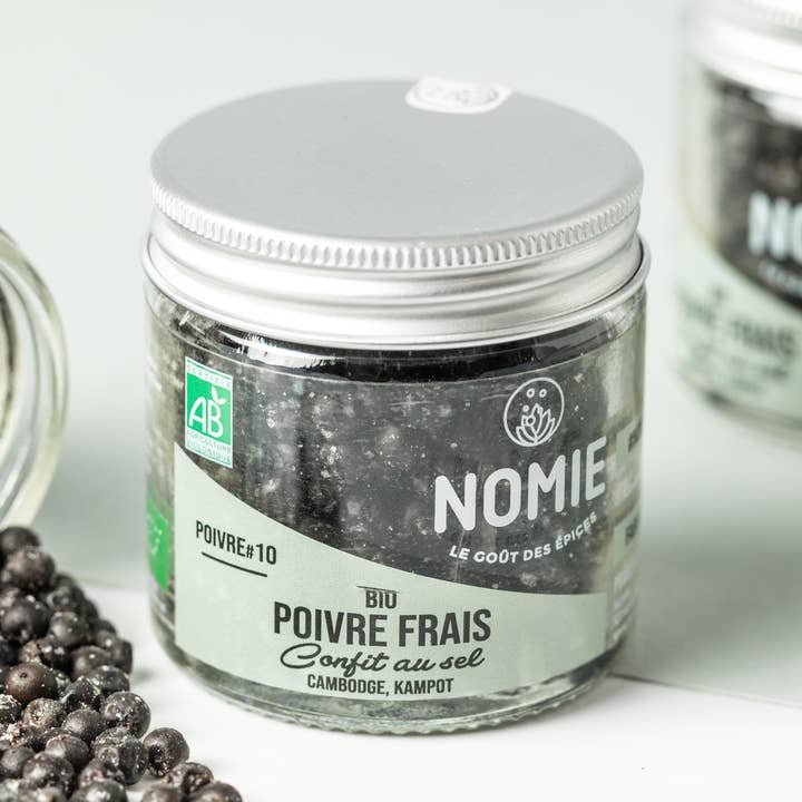 Green Kampot pepper confit in organic salt for wholesale by Nomie, le goût des épices