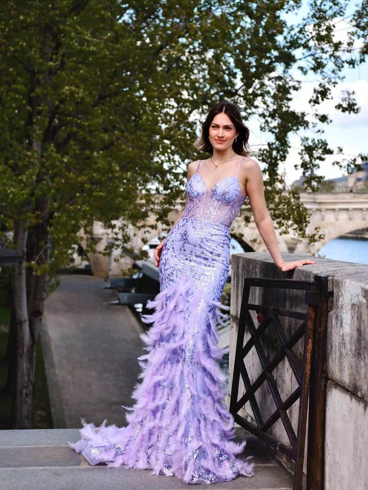 Robe longue avec plumes 24108 pour la vente par Invitadissimas