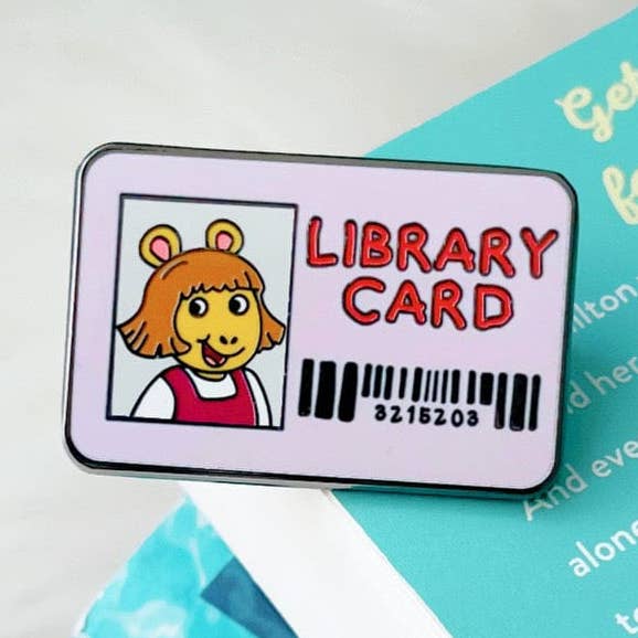 Lillasyster bibliotekskort emaljstift för wholesale av My Secret Copy