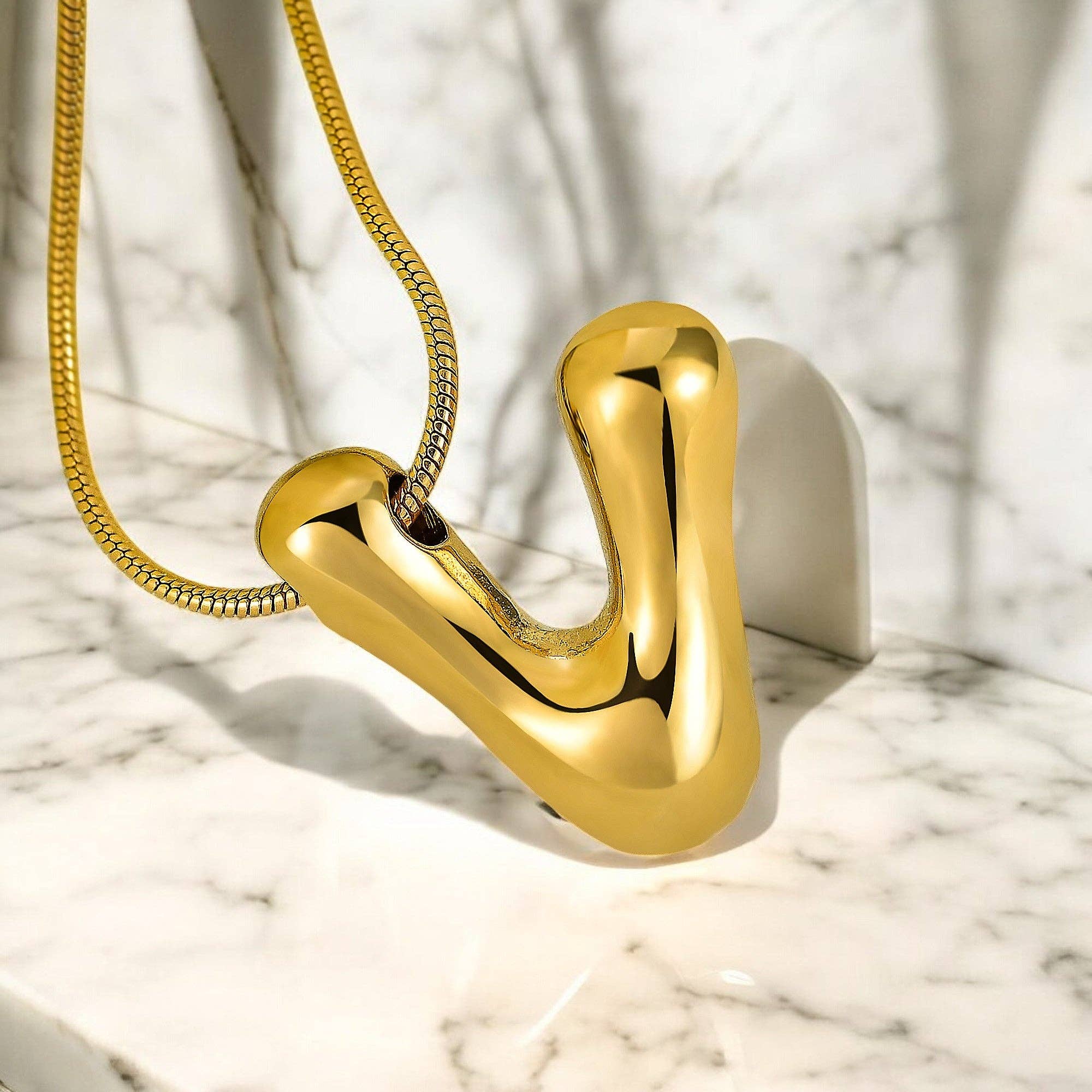 Cape Diablo - Vente Colliers à pendentif - Collier Initiale Lettre Bulle Chute Éclat Doré21