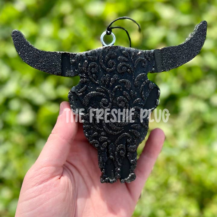 Crâne de taureau en cuir ouvragé pour la vente par The Freshie Plug