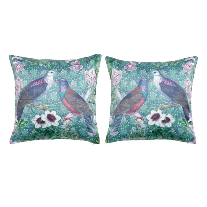Purple Jungle Doves - Ett par kuddar för wholesale av Poetic Pillow