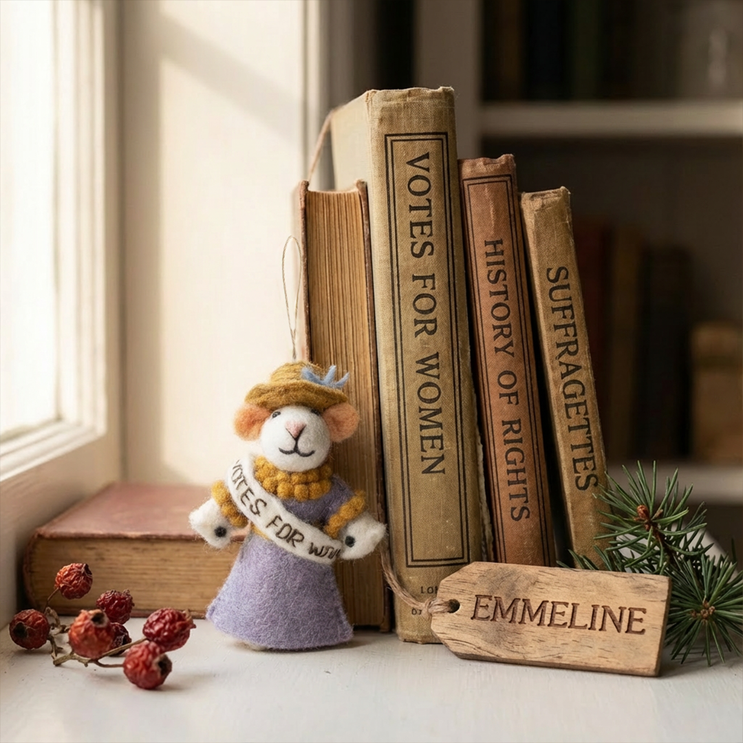 Felt So Good – wholesale Prydnad – Handgjord ullfigur Emmeline, suffragettråtta som hängande dekoration3