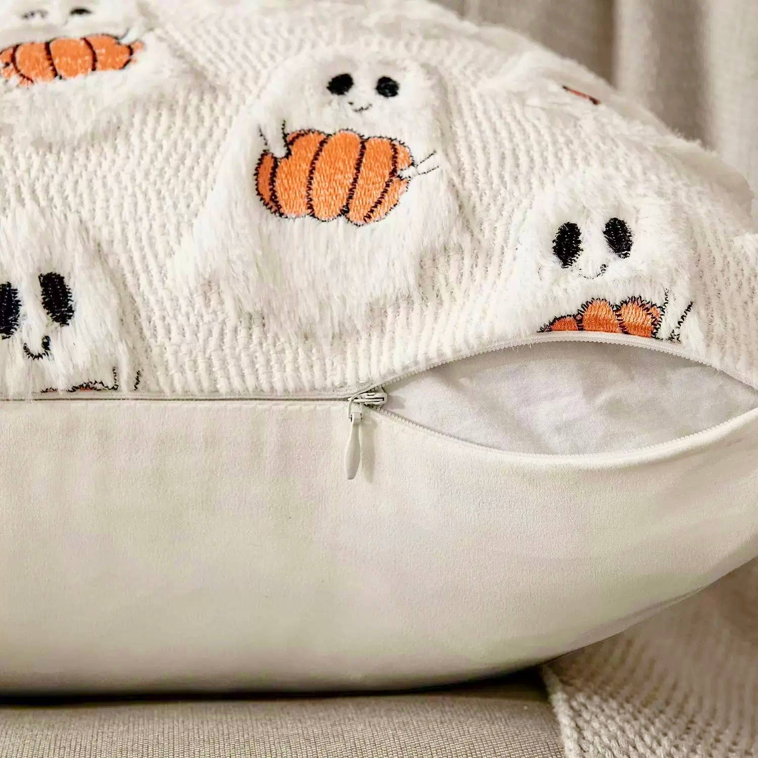 FLUFFERY - Wholesale Throw/Decorative Pillow - Ghost & Pumpkin Throw Pillow 18x18 – With Insert2