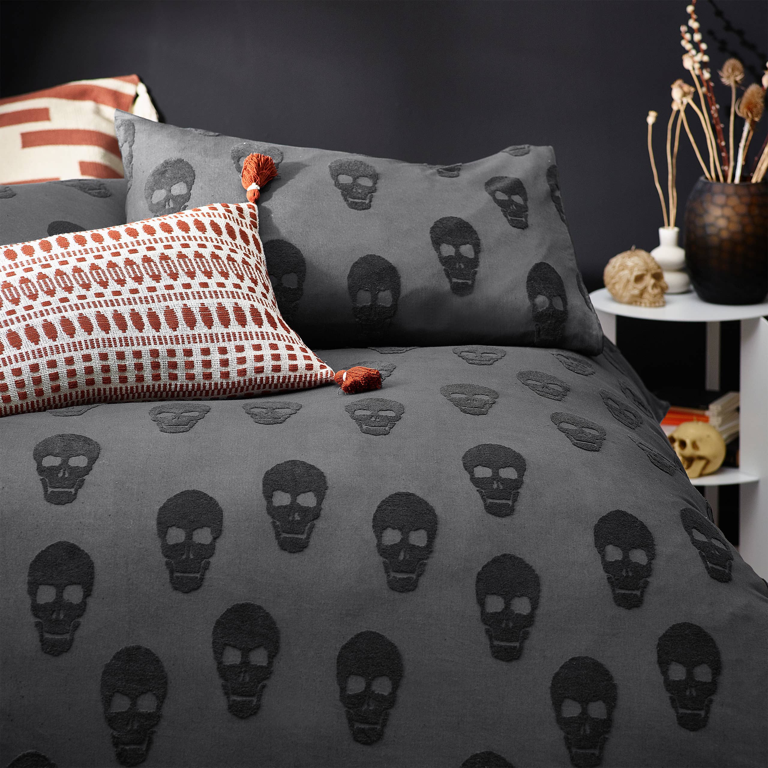 Skulls Tufted 100% Cotton Duvet Cover Set Charcoal for wholesale on Faire2