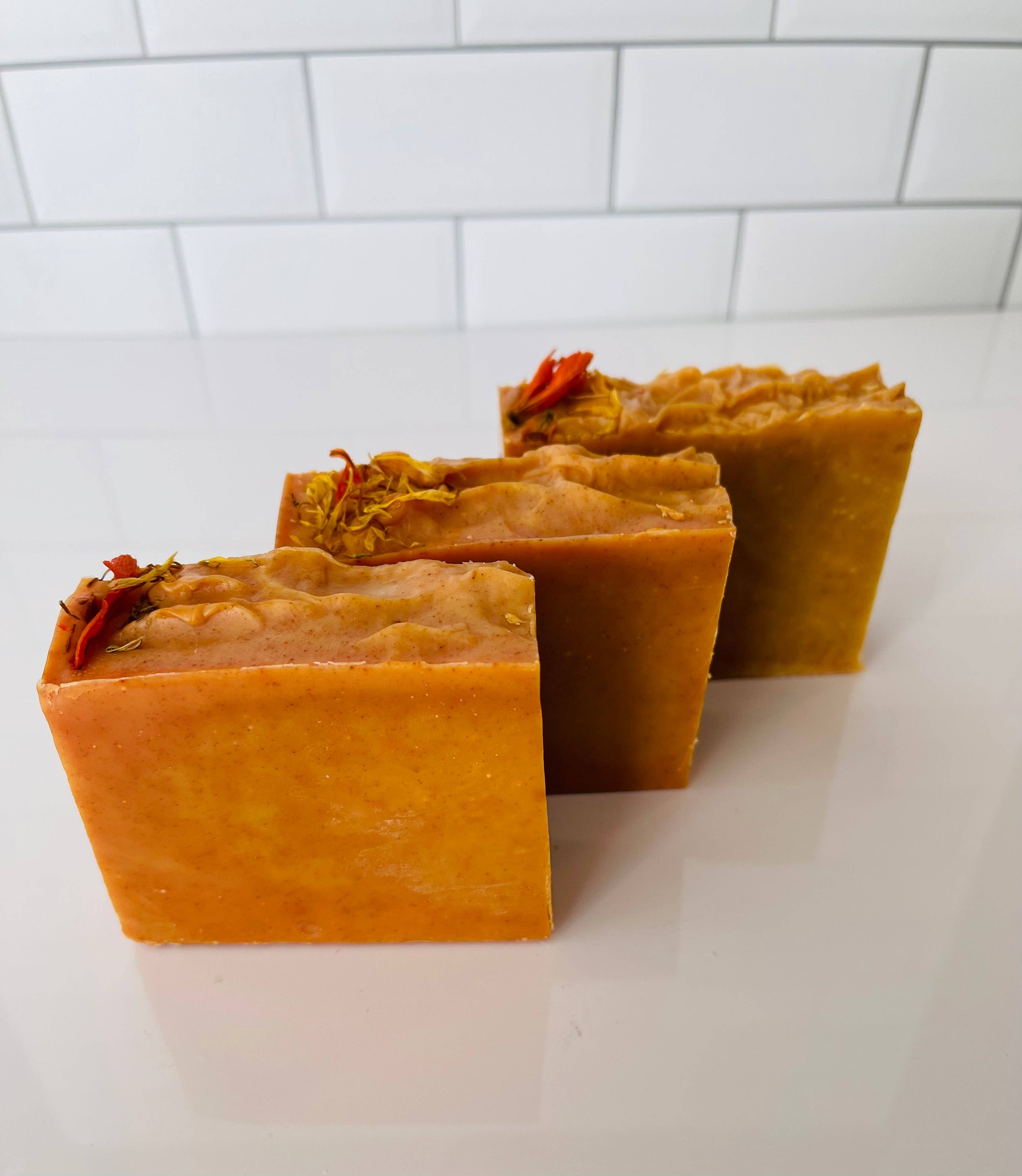 It's Plush! - Vendita all'ingrosso Saponette - Mother Tumi | Saponetta alla curcuma+citronella1