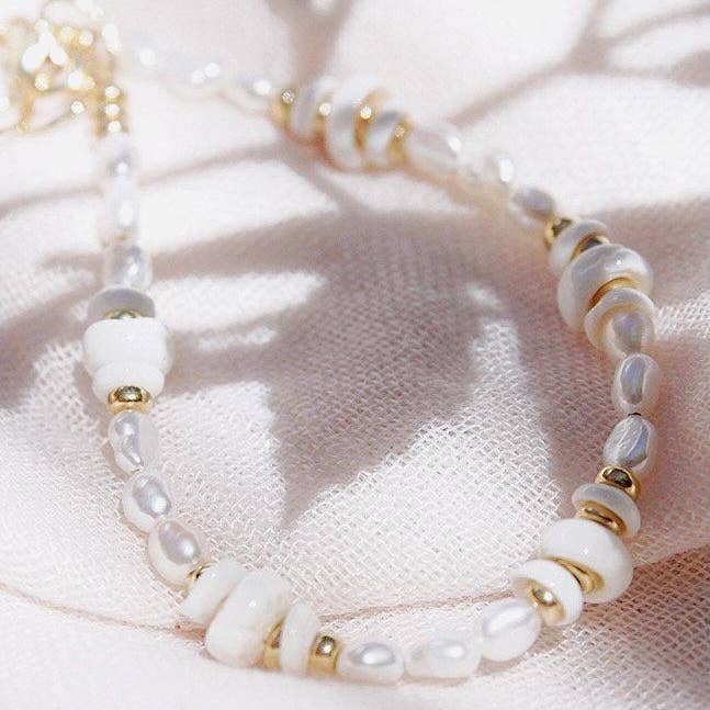 Ke Aloha Jewelry - Wholesale Beaded Bracelet - Gold Puka Shell Pearl Bracelet - Maka5