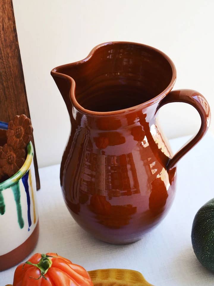 Traditional jug for wholesale by Cerámica Roca Caus