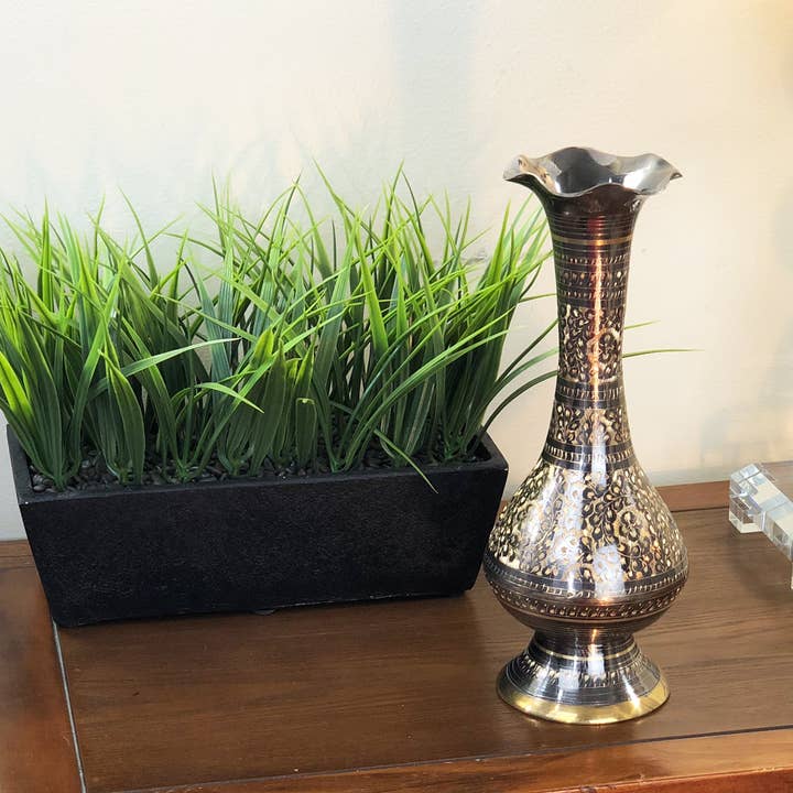 Vaso da tavolo elegante in ottone nero/oro Natural Geo 11" per la vendita all'ingrosso da parte di Natural Geo