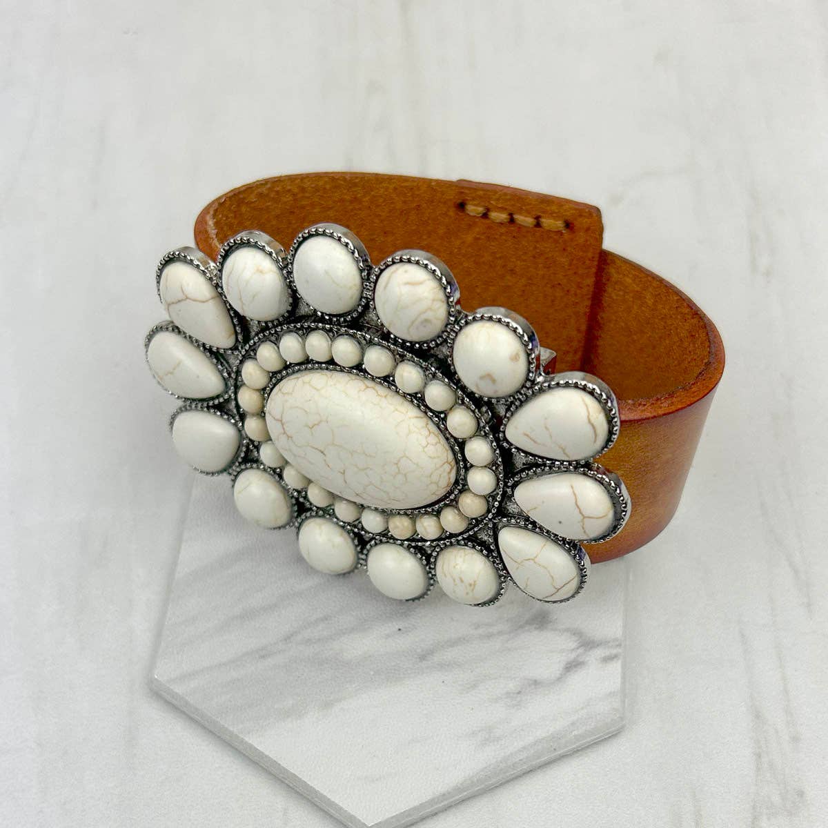 Western Elite Jewelry – Großhandel Armreif – NKZ231226-14 Braunes Lederarmband mit großem ovalem Concho-Armband aus blauem türkisfarbenem Stein2