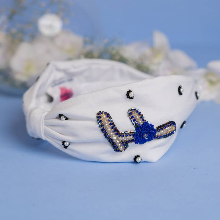 Betty Cooper Iniziale Broderad Pannband I Vit - F för wholesale av Elaa