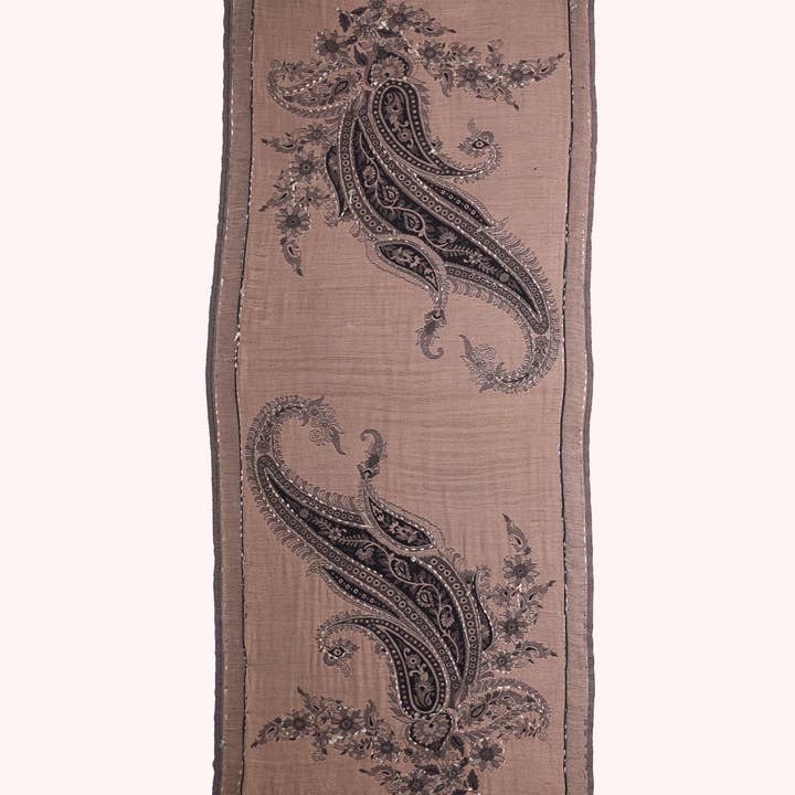SVEZElife - Wholesale Scarf - Women's - Reversible Paisley Jacquard Cotton Viscose Scarf – Navy Ivory | SVEŽElife7