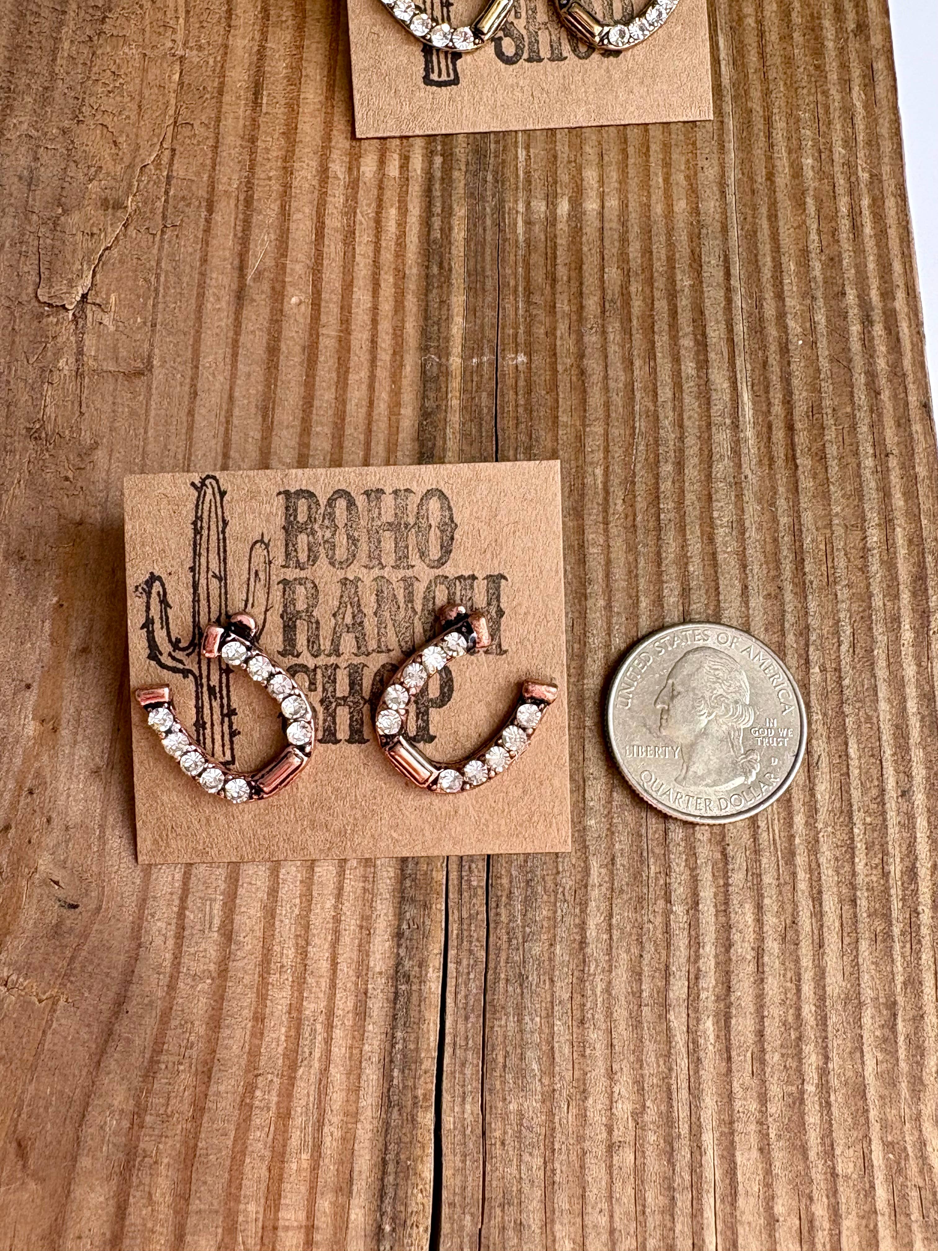 Boho Ranch Shop – wholesale Solitärörhängen – Västra Hästsko Stud Rhinestone Örhängen7