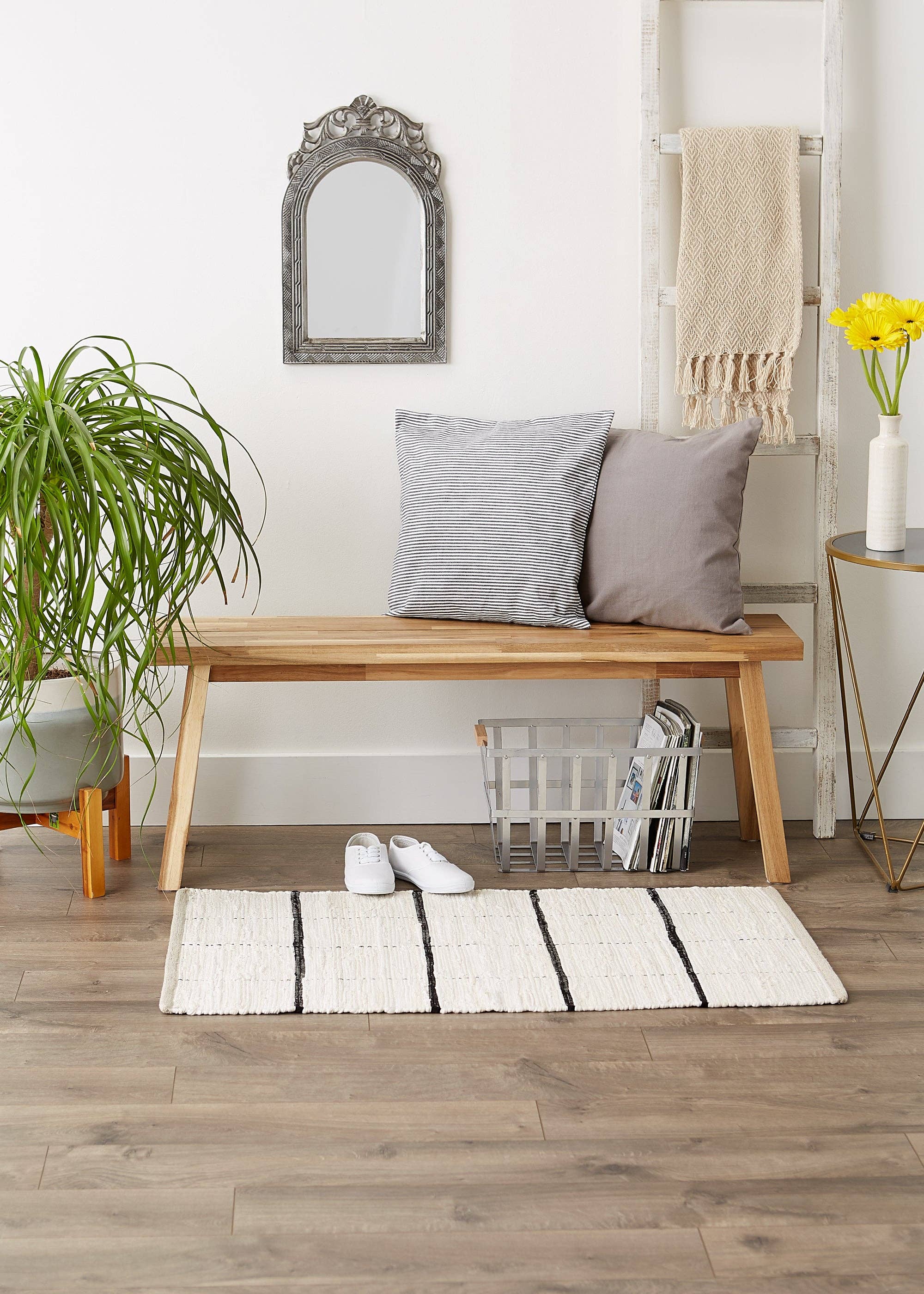 Welcome Home Unbeatable Deals - Wholesale Area Rug - Cream & Black Farmhouse Check Rug 2x36