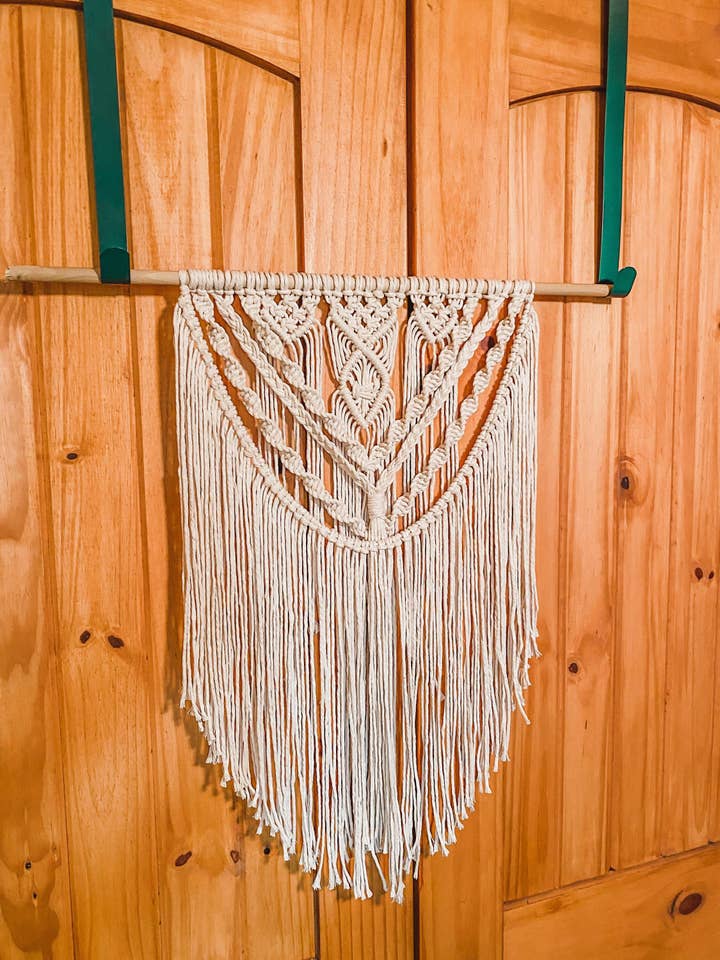 Tenture murale en macramé pour la vente par Beauty Among Us