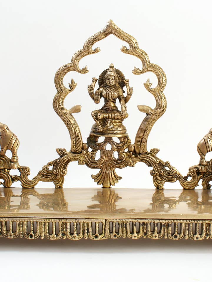 18" Designergudom Singhasan med Gajalakshmi i mässing för wholesale av Exotic India Art