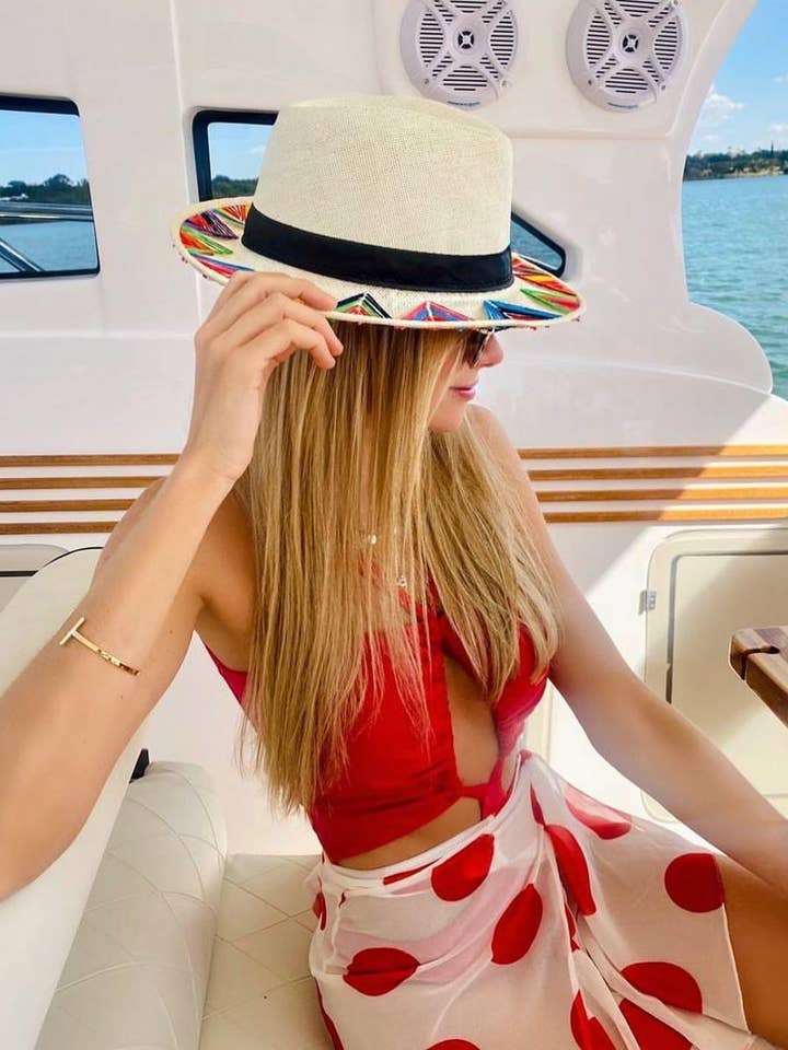 Tulum - Cappello bianco (fascia nera) per la vendita all'ingrosso da parte di Campelle