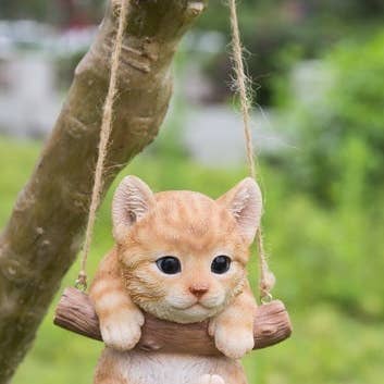 Pet Pals: Hængende Tabby Killing Statue for engroshandel hos Hi-Line Gift Ltd.