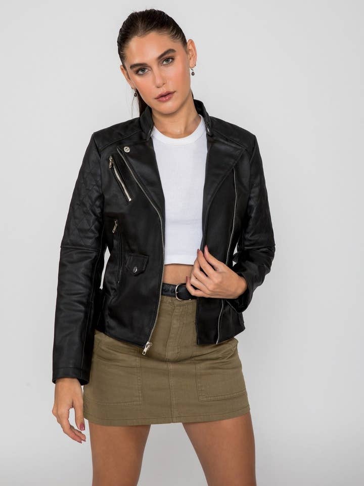 Negro Chaqueta de piel sintética Scarlett Biker para mujer de venta al por mayor en Faire1