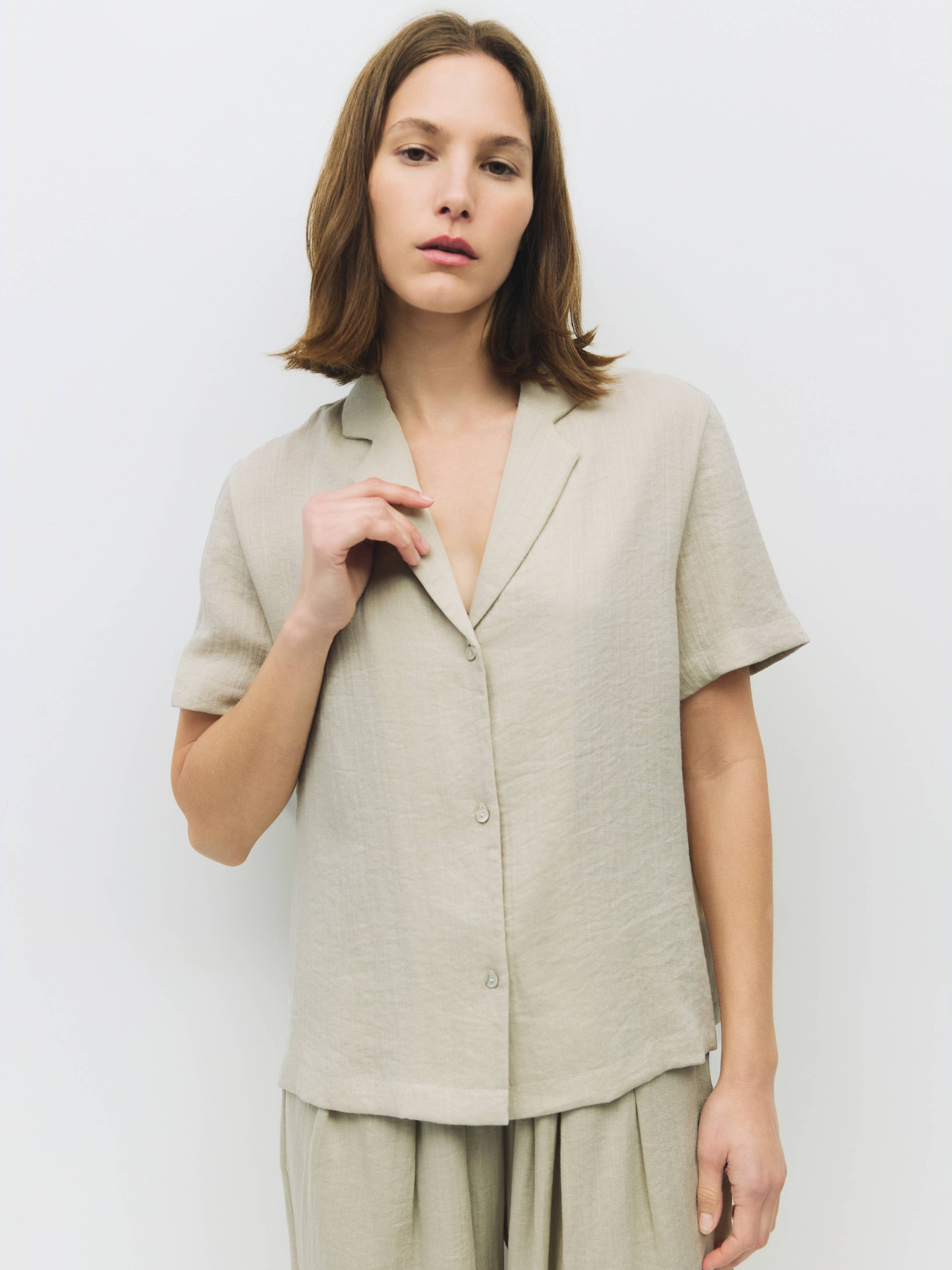 MOD REF – Großhandel Hemd – Damen – Das Donnie Top | Kurzärmeliges Hemd mit Knopfleiste3