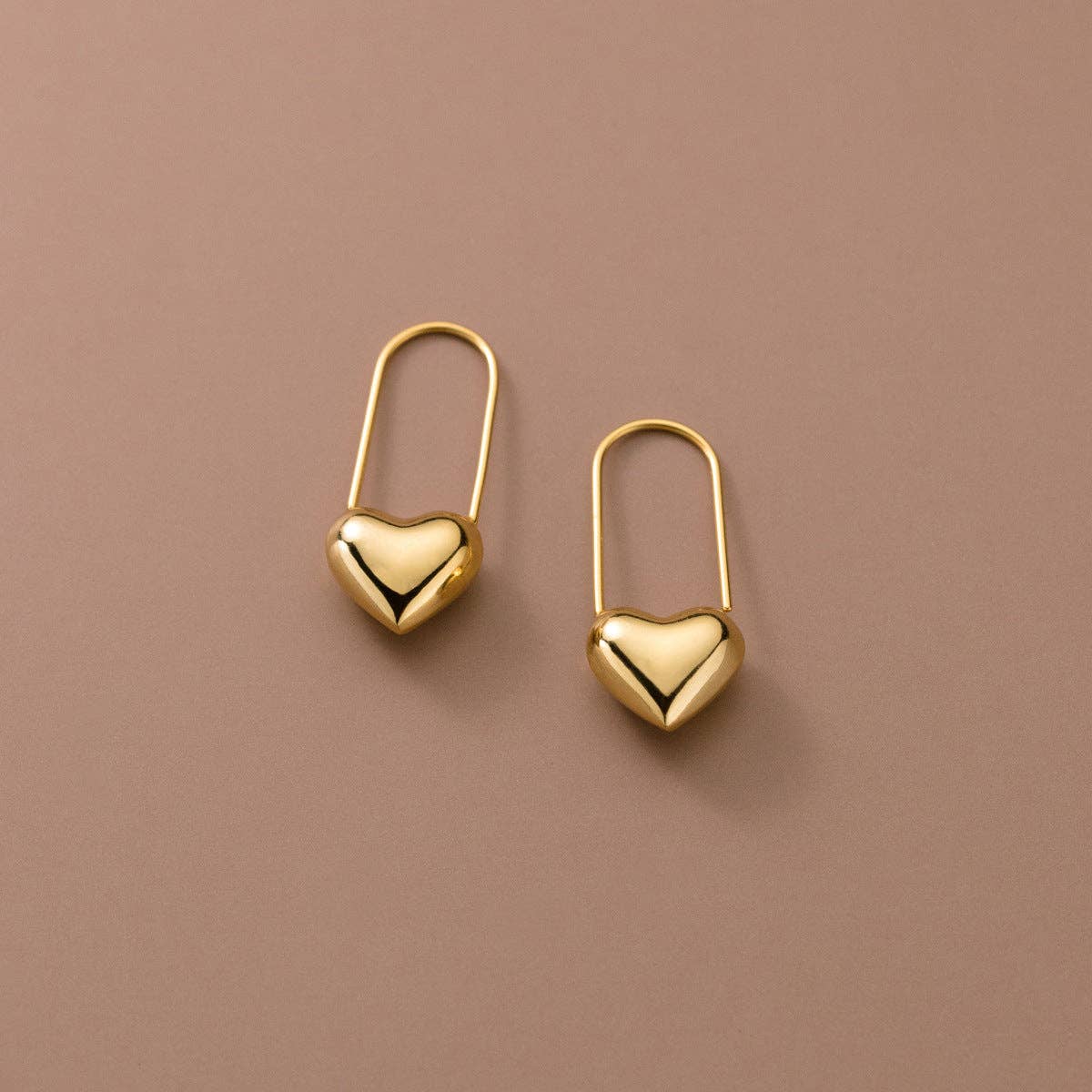 Perimade & Co. LLC – Engroshandel Huggie-øreringe – Minimalistiske søde hjerte-øreringe i 925 sterlingsølv2