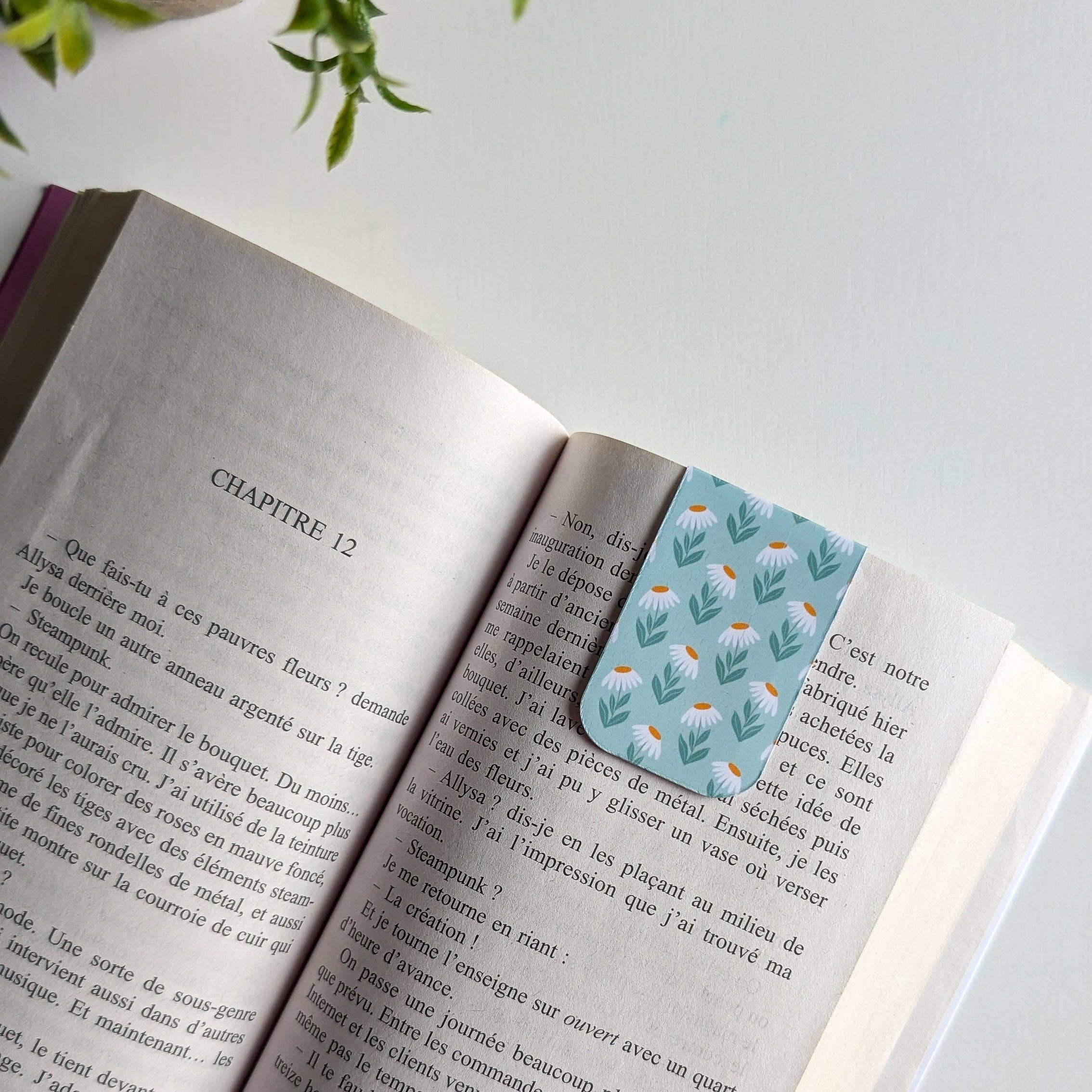 Avril & Novembre - Wholesale Bookmark - Retro Daisies Magnetic Bookmark1